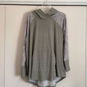 NWOT XL LuLaRoe Amber Hooded Sweatshirt